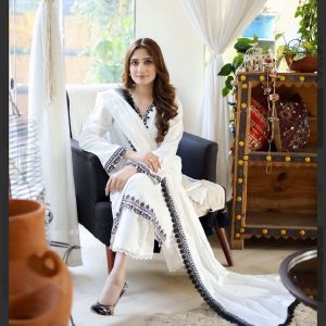 এক্সক্লুসিভ সাদা থ্রি-পিস